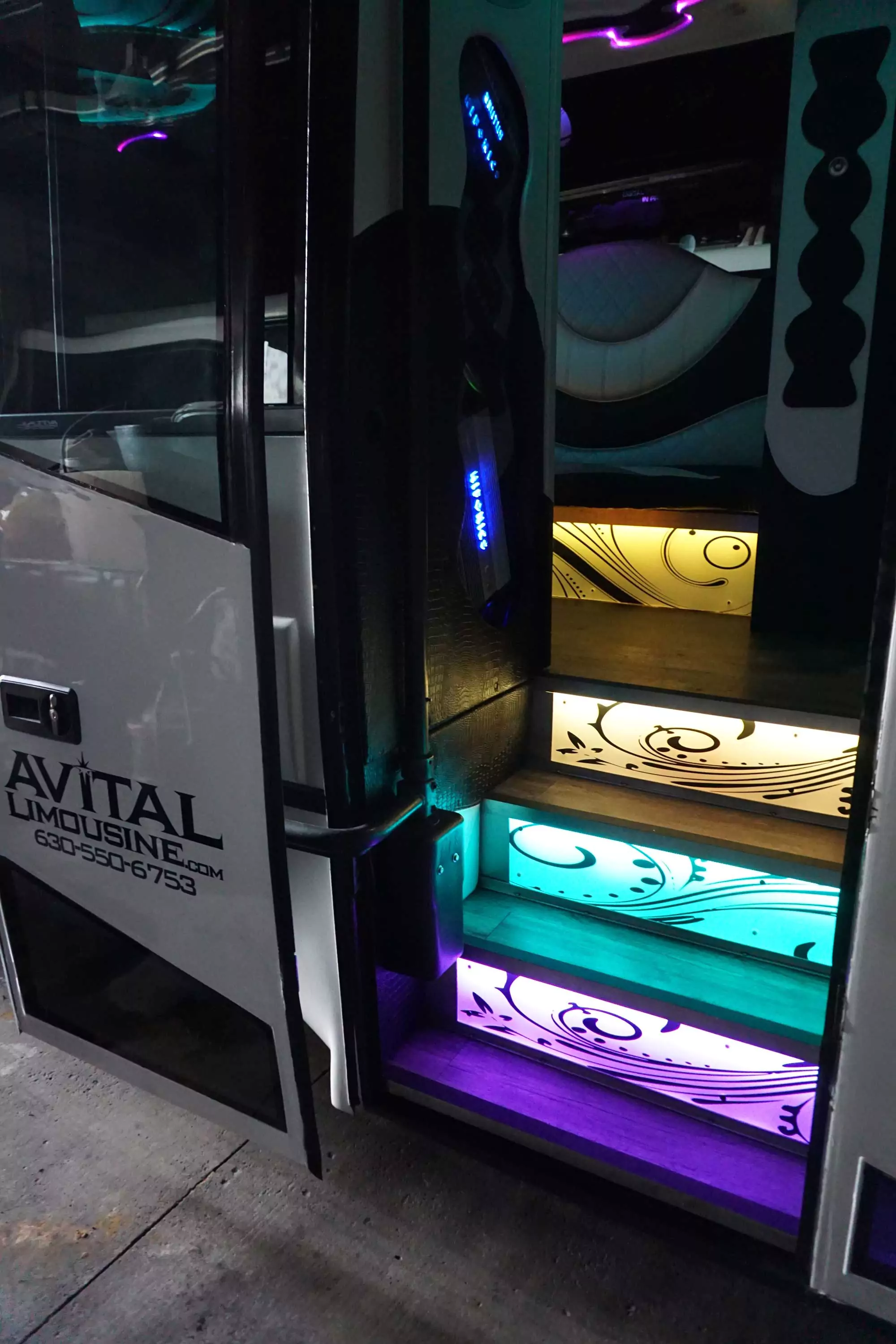 AVITAL CHICAGO PARTY BUS AND LIMOUSINE