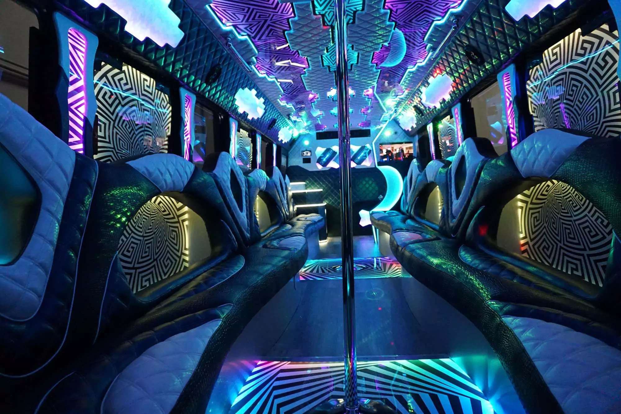 ᑕ❶ᑐ Chicago Party Bus (40 Passengers) - Epic Edition for Hire