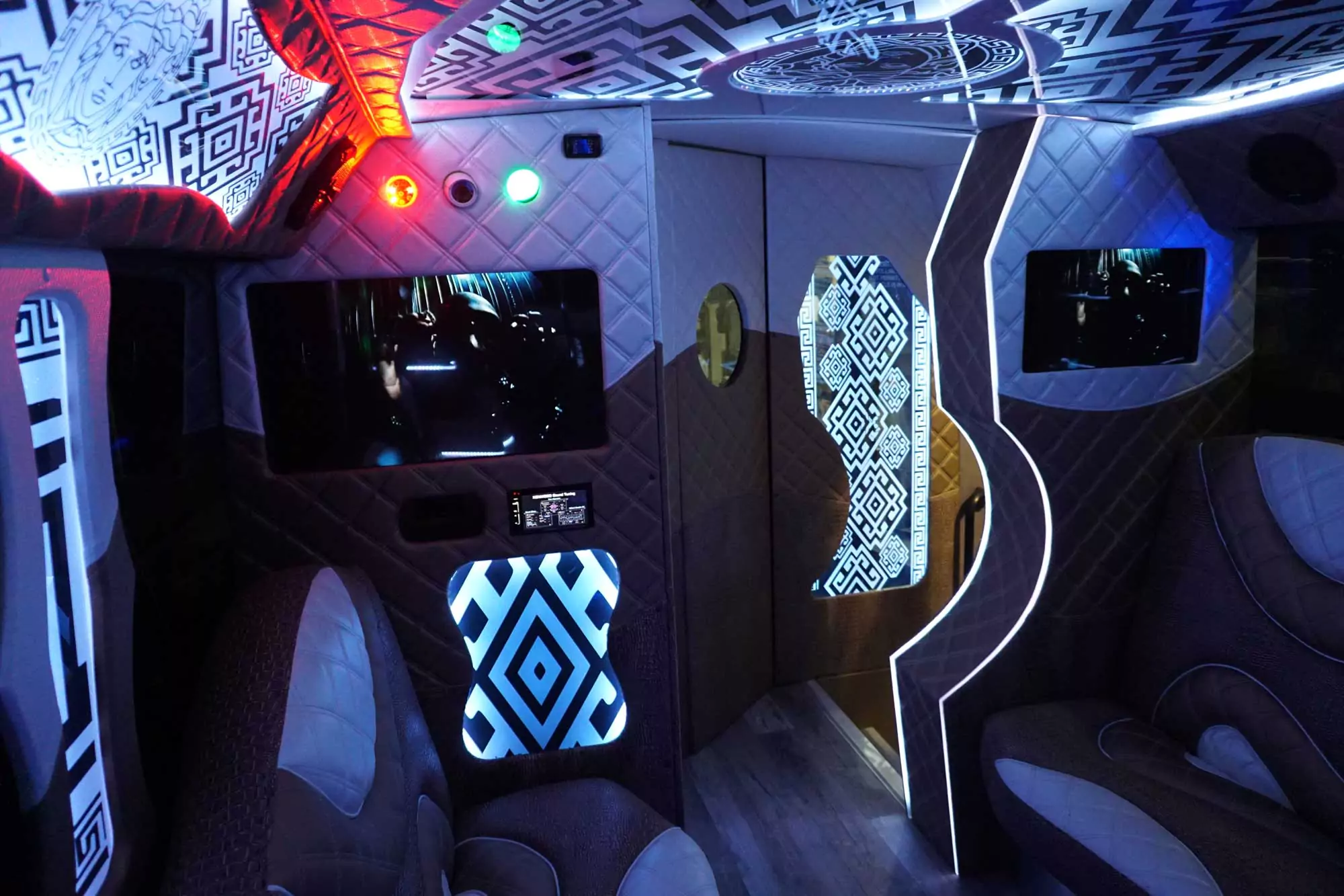 AVITAL CHICAGO PARTY BUS AND LIMOUSINE