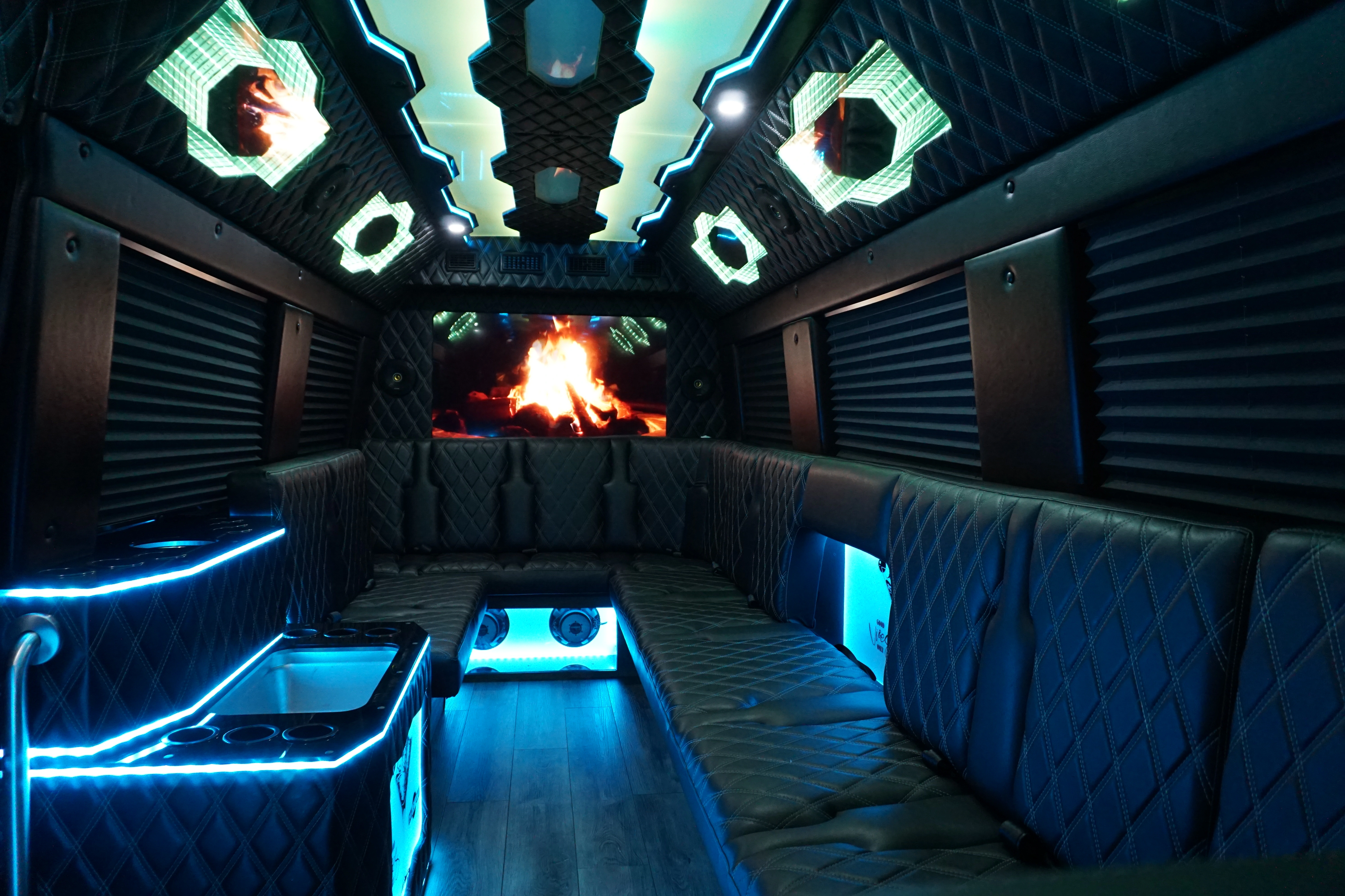 AVITAL CHICAGO PARTY BUS AND LIMOUSINE